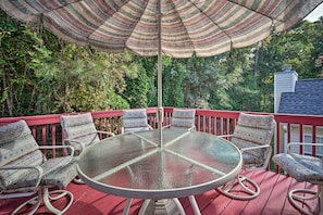 Deck | Shaded Outdoor Dining Table