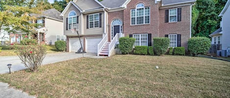 Acworth Vacation Rental | 6BR | 3BA | 3,100 Sq Ft | Stairs Required