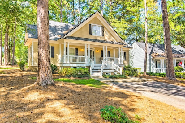 Eatonton Vacation Rental | 4BR | 3.5BA | Stairs Required | 1,800 Sq Ft