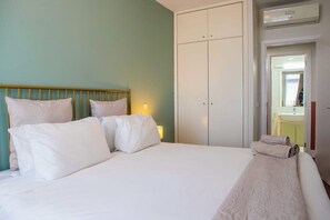 Bedroom 2- Queen
