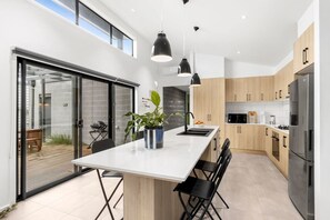 Central island bench with stools for casual dining