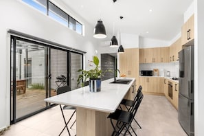 Central island bench with stools for casual dining