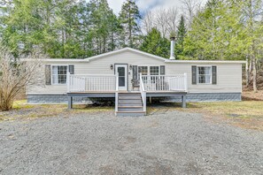 Home Exterior | Driveway Parking (5 Vehicles)