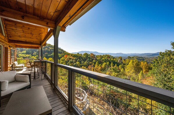 Expansive outdoor living space and beautiful views of the mountains! 