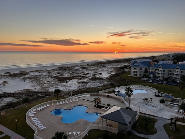 Beautiful sunset views from your balcony! This picture was taken on the balcony!