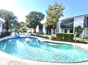 🏝 The swimming pool right outside your patio door.