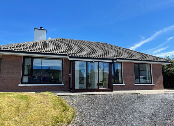 The Nook Oranmore Holiday Home, Coastal Holiday Accommodation Available in Oranmore, County Galway