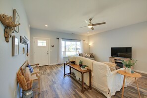 Living Room | Smart TV | Fireplace | Books