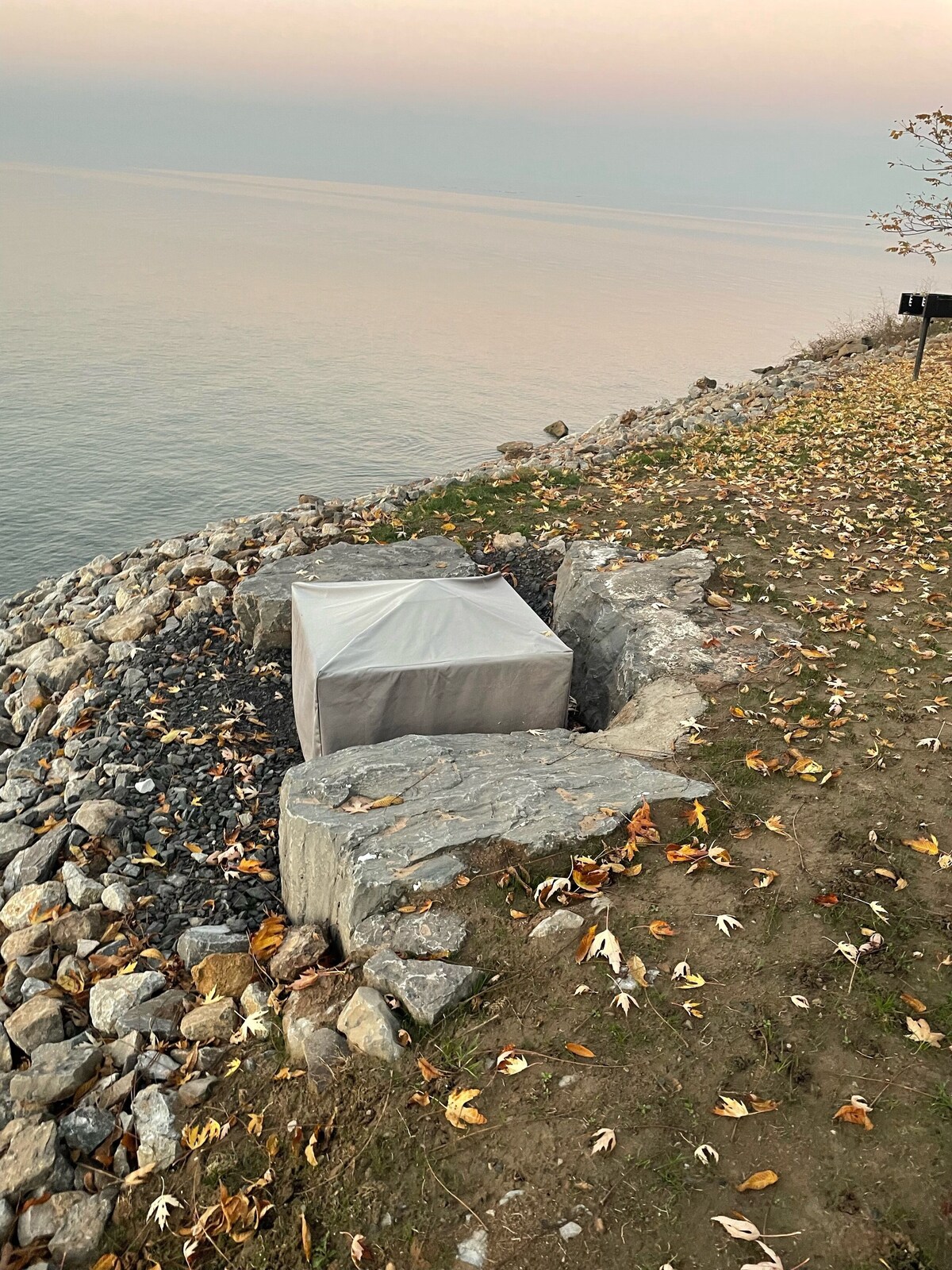 Warm and Cozy 3 bedrooms Home on Lake Ontario