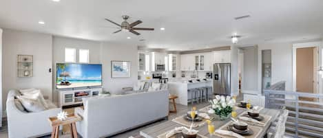 Private Home: 4 Bedrooms, 3.5 baths: sleeps 12 - across from the beach, a short walk to the sand.