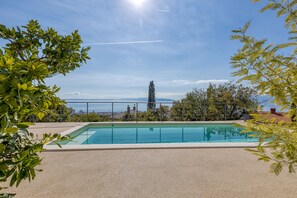 La piscina con vistas