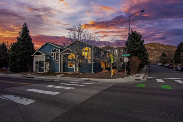 Welcome to the Golden Townhouse