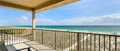 Top floor balcony with amazing views of Navarre Beach