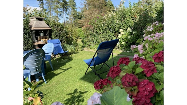 Jardin privatif du gîte au calme à l'arrière de la propriété de 1100m2