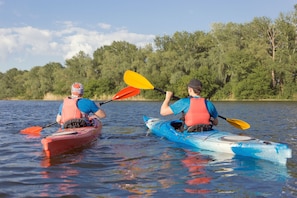 Get out and fish or explore the lake  with 2 Kayaks Included with Rental