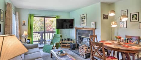 Dover Vacation Rental | 2BR | 2BA | 900 Sq Ft | Stairs Required to Access
