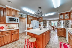Fully equipped kitchen to cook a delicious meal for the whole family.