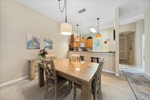 spacious dinning area
