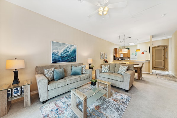 Spacious Condo with screened lani.