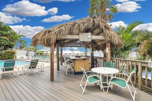 Tiki Bar, Grills & Heated Pool