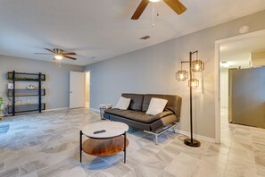 Living Area | Smart TV