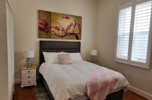 Air-Conditioned Bedroom with 1 queen-sized bed with linen
