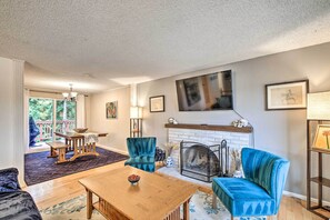 Living Room | Smart TV w/ Roku | Board Games | Books