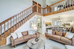 Living Room | Smart TV | Fireplace | Board Games
