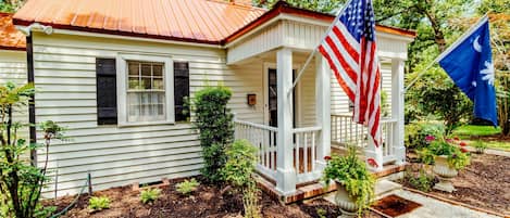 Red Top Cottage's front entrance