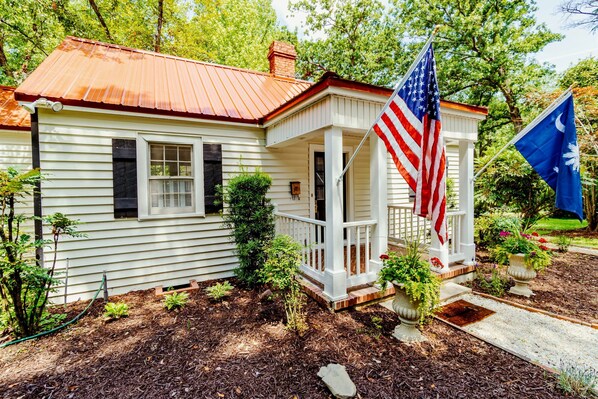 Red Top Cottage's front entrance