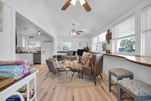 Open floor family room and kitchen overlooking the oceanfront 