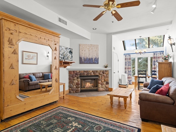 Living Room / Dining Area