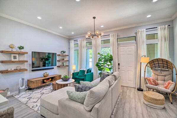 Houston Vacation Rental | 3BR | 2.5BA | 1,625 Sq Ft | 1 Step Required