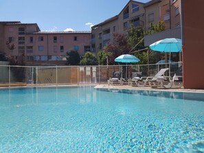 Enjoy our swimming pool! 