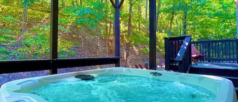 Hot tub for up to 7 guests