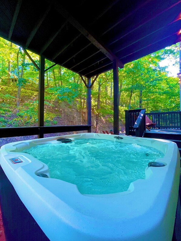 Hot tub for up to 7 guests