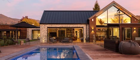 Arrowtown Retreat exterior with swimming pool