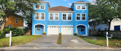 Cheerful blue home near beautiful blue ocean