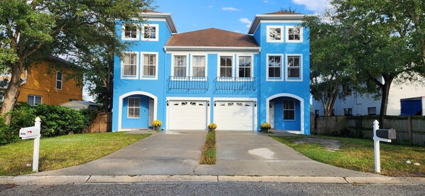 Cheerful blue home near beautiful blue ocean