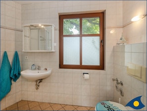Badezimmer mit Dusche