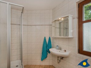 Badezimmer mit Dusche