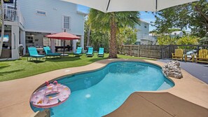 The private pool can be heated to your liking...