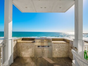 Built-in Grill on Third Floor Deck