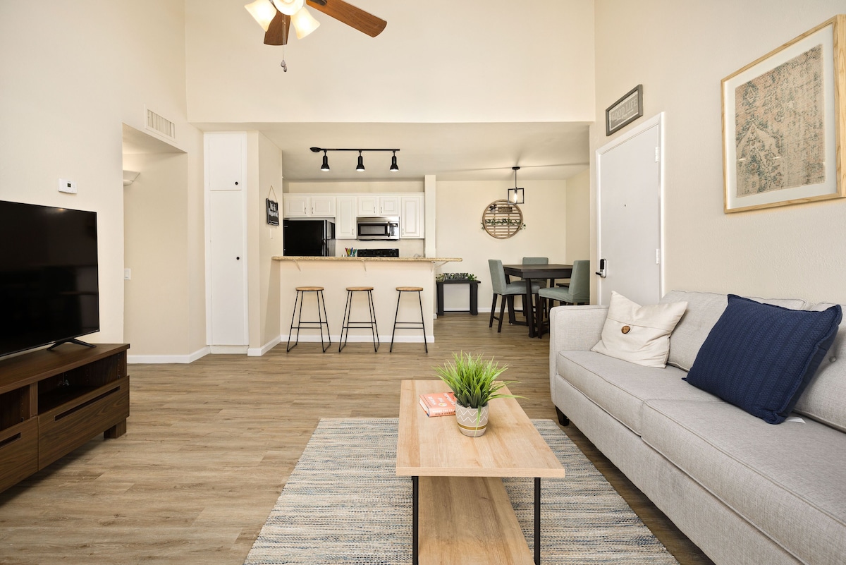 Newly Renovated- 2Bed + 2B in Old Town Scottsdale!