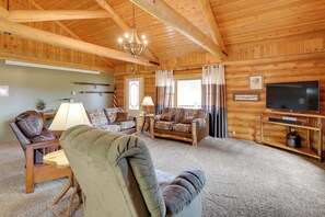Living Area | Fireplace | Smart TV