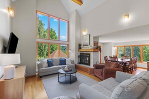 Living Room | Smart TV | Fireplace | Main Level