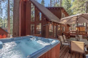 Hot Tub and Sauna!
