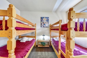 mainlevel-bedroom