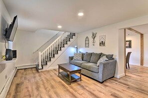 Living Room | Free WiFi | Flat-Screen TV | Mini-Split Heating & A/C