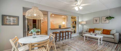 Welcome to Casa Del Sol - Adorable Guesthouse in Park Circle!